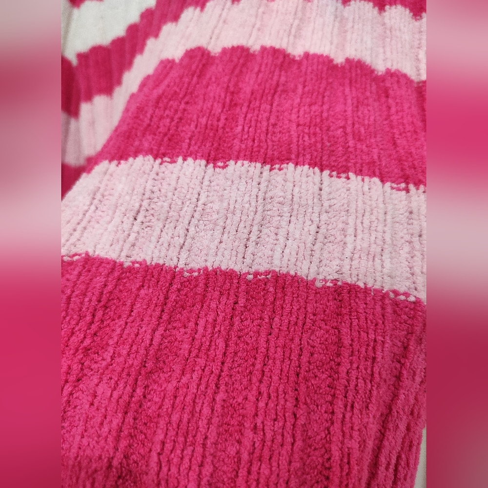Pink Cozy Top 💗 - Picture 4 of 13